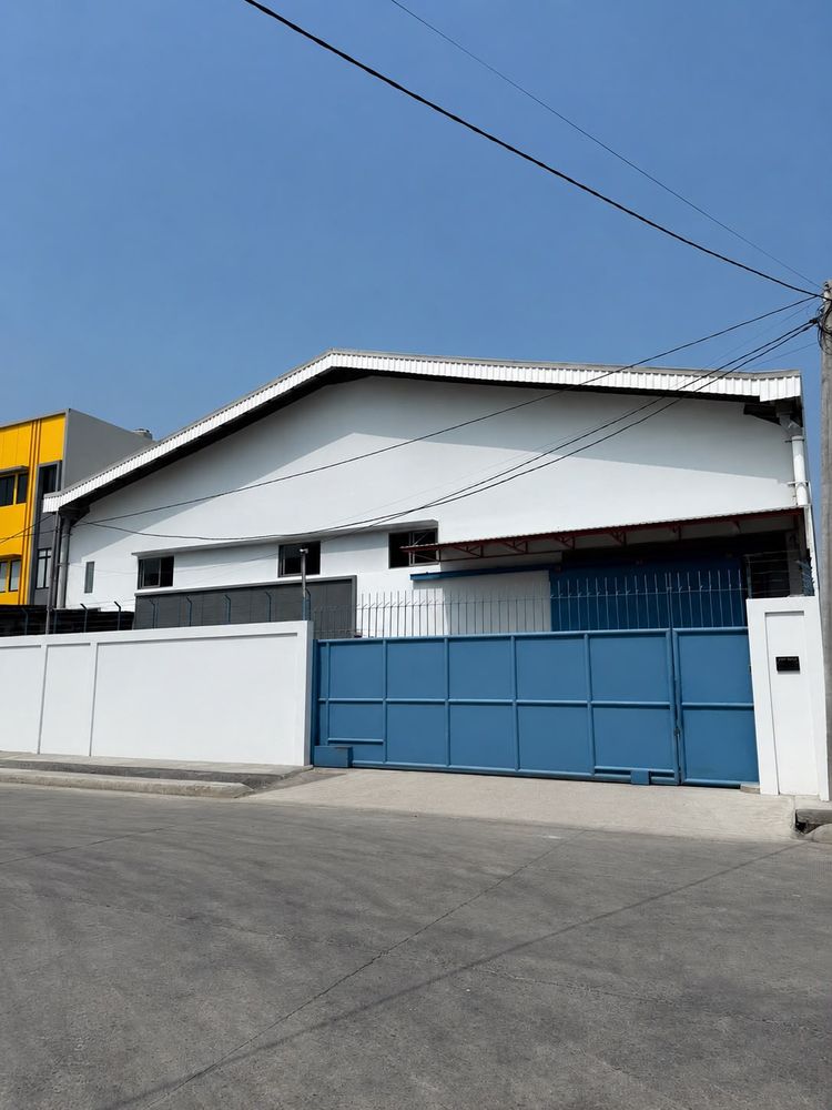Bagian depan pabrik lakban Asahi di Tangerang